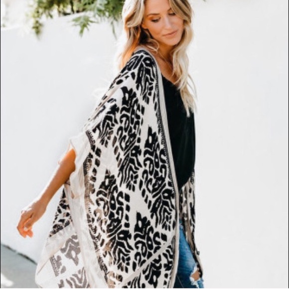 NWT Black & White Boho Pom-Pom Trim Kimono - Picture 2 of 6